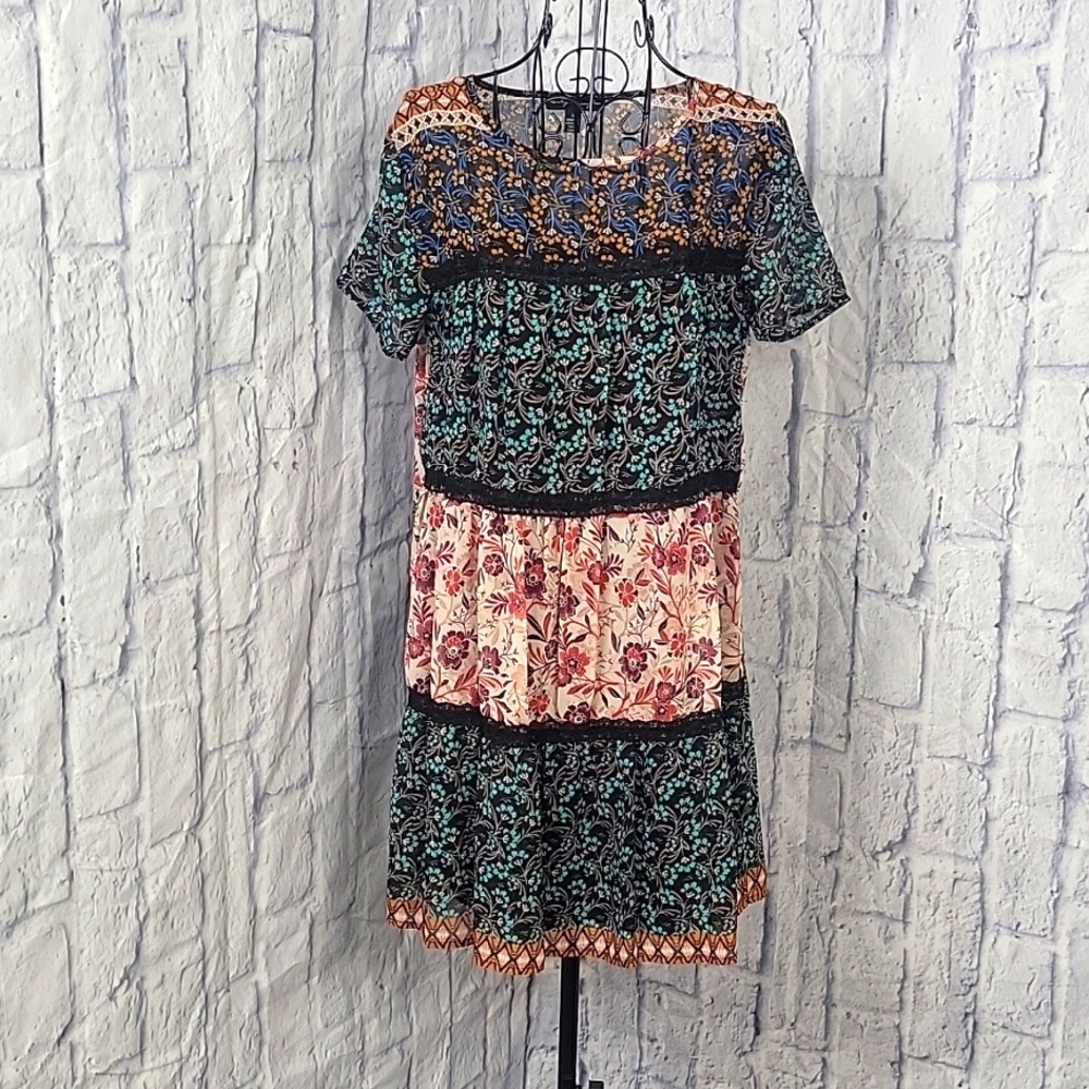 CITY TRIANGLES Floral/Abstract Lacey Shift Dress Small